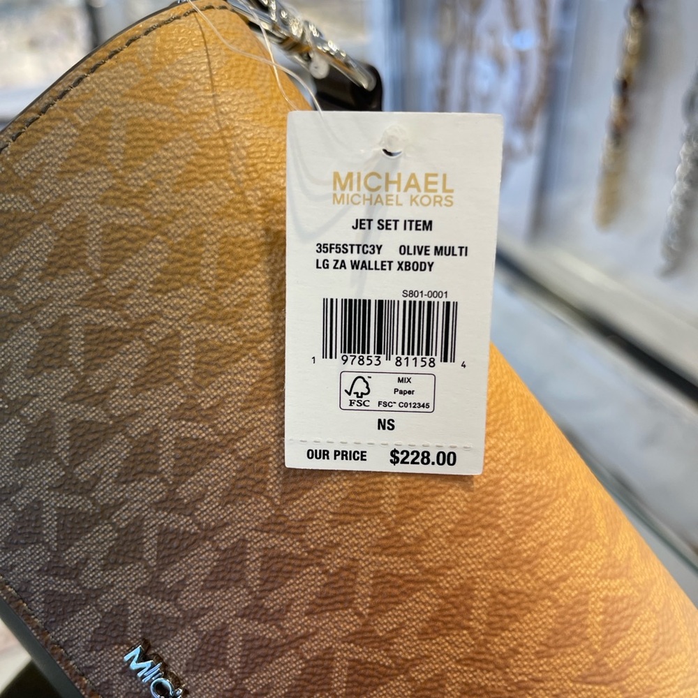 MICHAEL KORS Jet Set Large Ombré Signature Logo Crossbody Bag
Olive Multi 
NWT - Picture 7 of 16